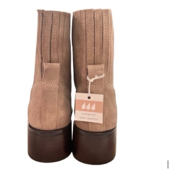 NWT- Dolce Vita Waterproof Upper Boot in Truffle. Size: 8.5 - Picture 9 of 13